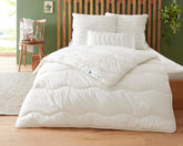 Badenia Trendline Öko Steppdecke Aerelle Blue Duo 135 x 200 cm, weiß, Öko-Tex zertifiziert, hergestellt nach dem deutschen Qualitätsstandard Steppdecken und Bettdecken Naty Shop 135 x 200 Duo Winterdecke