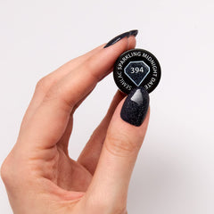 Oja UV Semilac 394 Sparkling Midnight Date 7 ml – Cer nocturn întunecat cu efect de sclipici – Colecția Love Is In The Nails