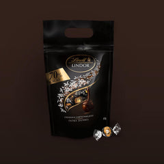 Bile de ciocolată extra neagră Lindt LINDOR și biluțe de ciocolată cu cremă de căpșuni LINDOR | pungă resigilabilă de 1 kg | aprox. 80 de biluțe de ciocolată albă cu cremă de căpșuni