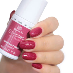 Oja UV alessandro Striplac Elegant Ruby – Delicată și de lungă durată – Îndepărtare ușoară datorită tehnologiei de îndepărtare peel-off – Vegană și cruelty-free – 8 ml