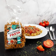 Paste proteice Best Body Nutrition 6 x 200g – Fit4Day Tagliatelle bogate în proteine – 61% proteine, conținut scăzut de carbohidrați, vegane și fără lactoză, fără soia – Proteine din mazăre de înaltă calitate – pentru diete sărace în carbohidrați