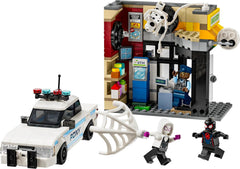 LEGO Marvel Spider-Verse: Miles Morales Vs. Spot – Superhelden-Spielset mit Spielzeugauto – 4 Minifiguren und Minimarkt – Geschenk für Jungen und Mädchen ab 9 Jahren. 76311 Bausets. Besuchen Sie den LEGO-Store