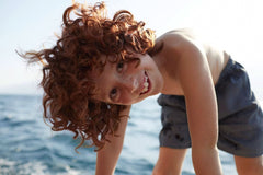 Kneipp Naturkind, Badezusatz mit wertvollem Traubenkernöl und Avocado – schwimmendes Peeling mit Melonengeschmack für magischen Badespaß – 1 Stk. Naty Shop Dusche und Bad