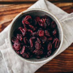 Seeberger Cranberries, Merișoare canadiene înjumătățite, fructate și dulci, 13 x 125 grame Produse deshidratate Naty Shop