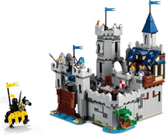 LEGO Creator Ritterburg im Mittelalter - 3-in-1-Bauset - Spielzeug Ritterburg - Umwandelbar in Ritterturnier-Szene oder Stadt - 6 Minifiguren - Geschenk für Jungen und Mädchen ab 9 Jahren 31168
