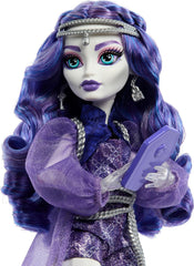 Monster High Spectra Vondergeist Puppe mit Frettchen Rhuen und Zubehörteilen wie Rucksack, Tablet, Snacks und mehr, HXH77