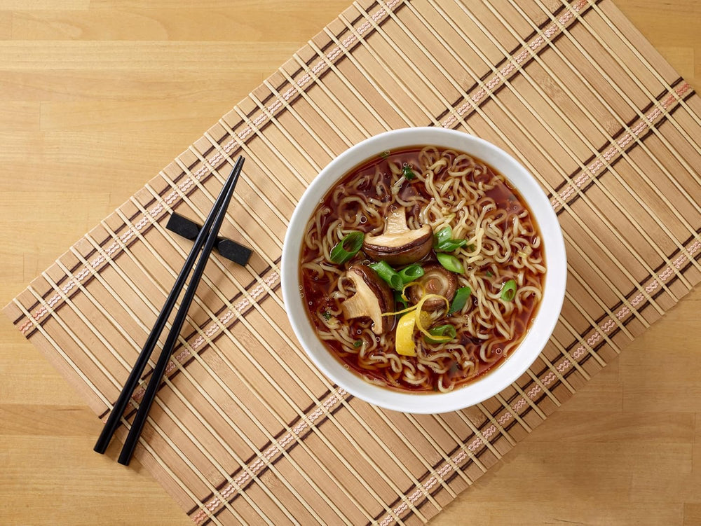 Nissin Ramen Premium - Shoyu Yuzu 10er-Pack luftgetrocknete Instant-Nudeln nach japanischer Art, aromatisiert mit Yuzu-Sojasauce und getrocknetem Lauch (10 x 92,7 g)