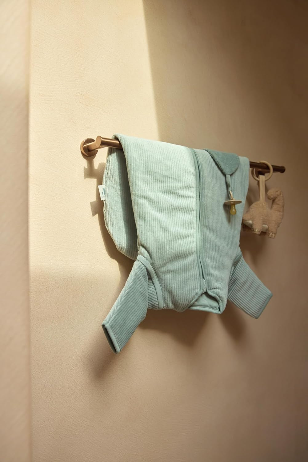 Jollein baby play train Roarsome - Pentru agățat - Jucărie pentru cărucior - Jucărie pentru scaunul de mașină al bebelușului - Accesorii pentru cărucior - Dinos și frunze Jucarii Bebe Naty Shop