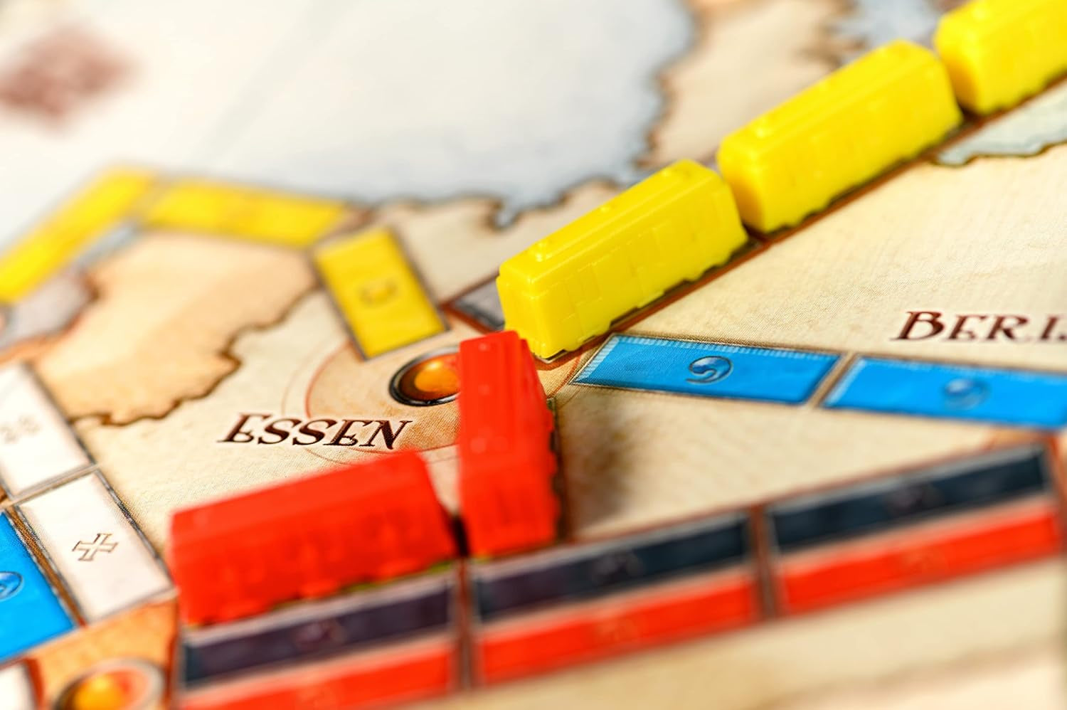 Asmodee, Ticket to Ride: Europa, Days of Wonder, Grundspiel, Familienspiel, Brettspiel, 2-5 Spieler, ab 8 Jahren, 30-60 Minuten, Deutsch