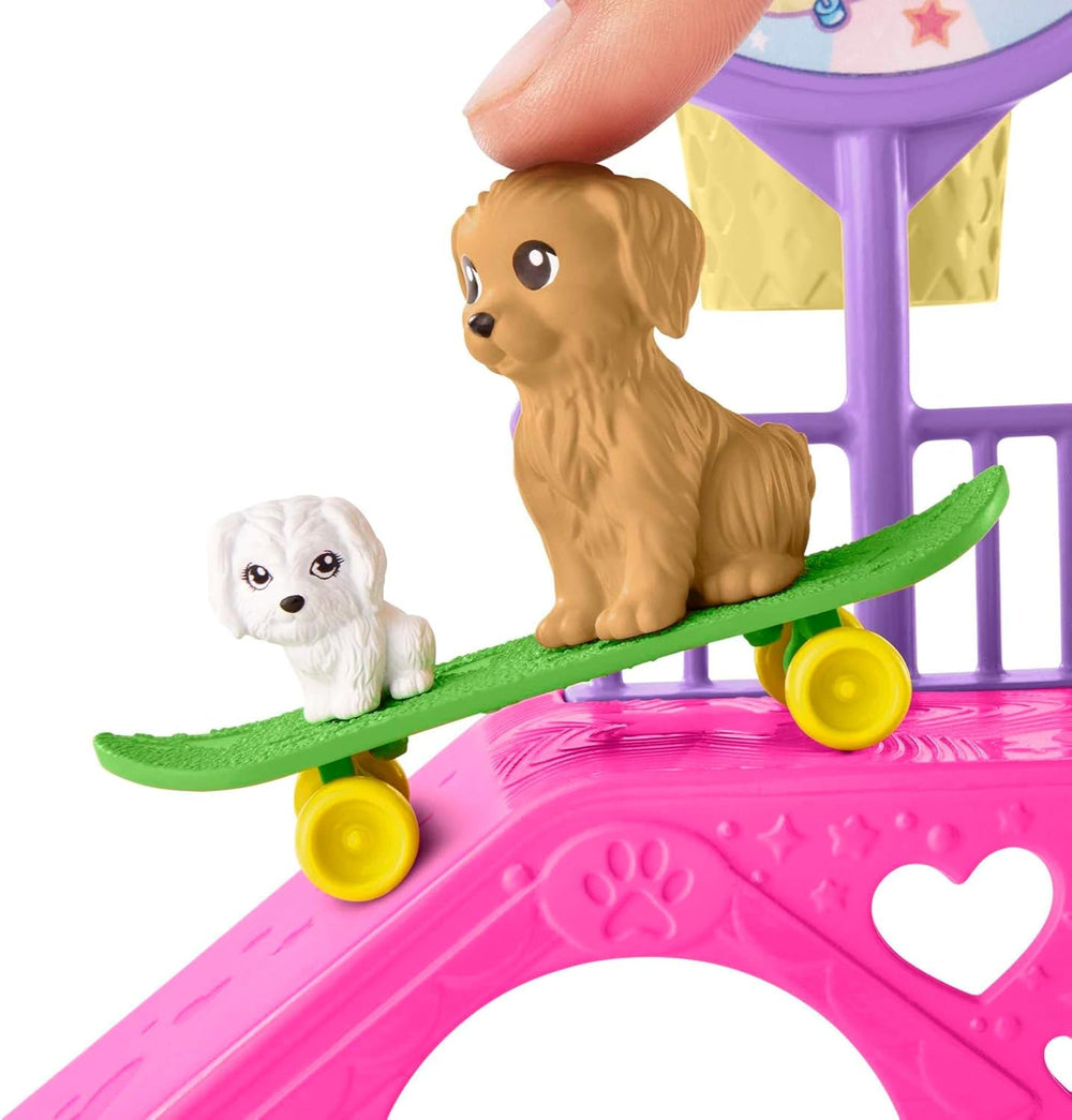 Barbie Chelsea Serie, Chelsea mit braunen Haaren, Roller, Skateboard, Skaterrampe, Hund, Zubehör, 1x Chelsea Puppe, Geschenk für Kinder, Spielzeug ab 3 Jahre,HJY35