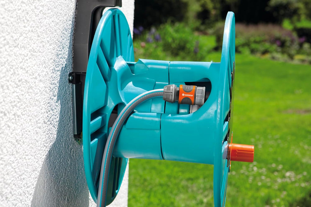 Rolă de furtun Gardena Classic de perete 60 cu rolă de ghidare a furtunului: Pentru montare ușoară pe perete, cu sistem anti-picurare, conexiune înclinată, capacitate mare, economie de spațiu (2650-88)