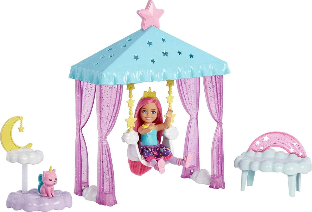 Barbie Chelsea Serie, Chelsea mit braunen Haaren, Roller, Skateboard, Skaterrampe, Hund, Zubehör, 1x Chelsea Puppe, Geschenk für Kinder, Spielzeug ab 3 Jahre,HJY35