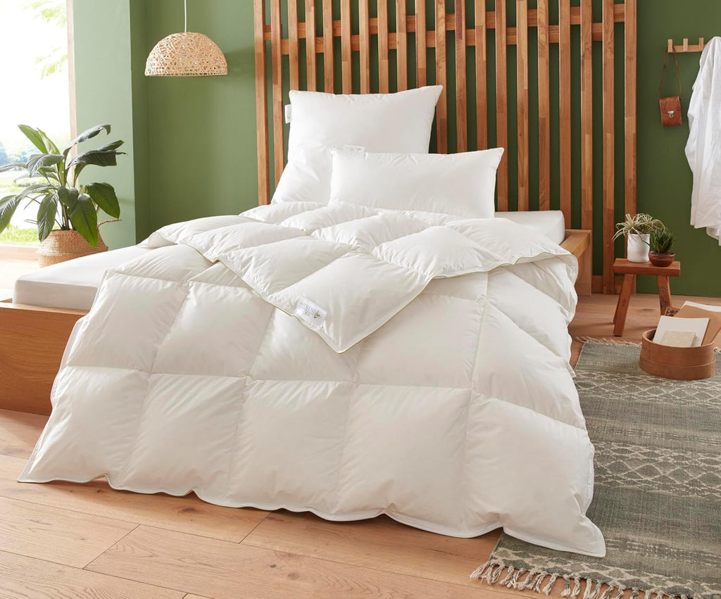 Badenia Trendline Eco plapumă caldă cu 90% puf și 10% pene clasa I, 135 X 200 cm, alb, certificat Öko-Tex, produs în conformitate cu standardul de calitate german Plapumi si pilote Naty Shop 135 X 200 Cm Plapumă medie pentru toate anotimpurile