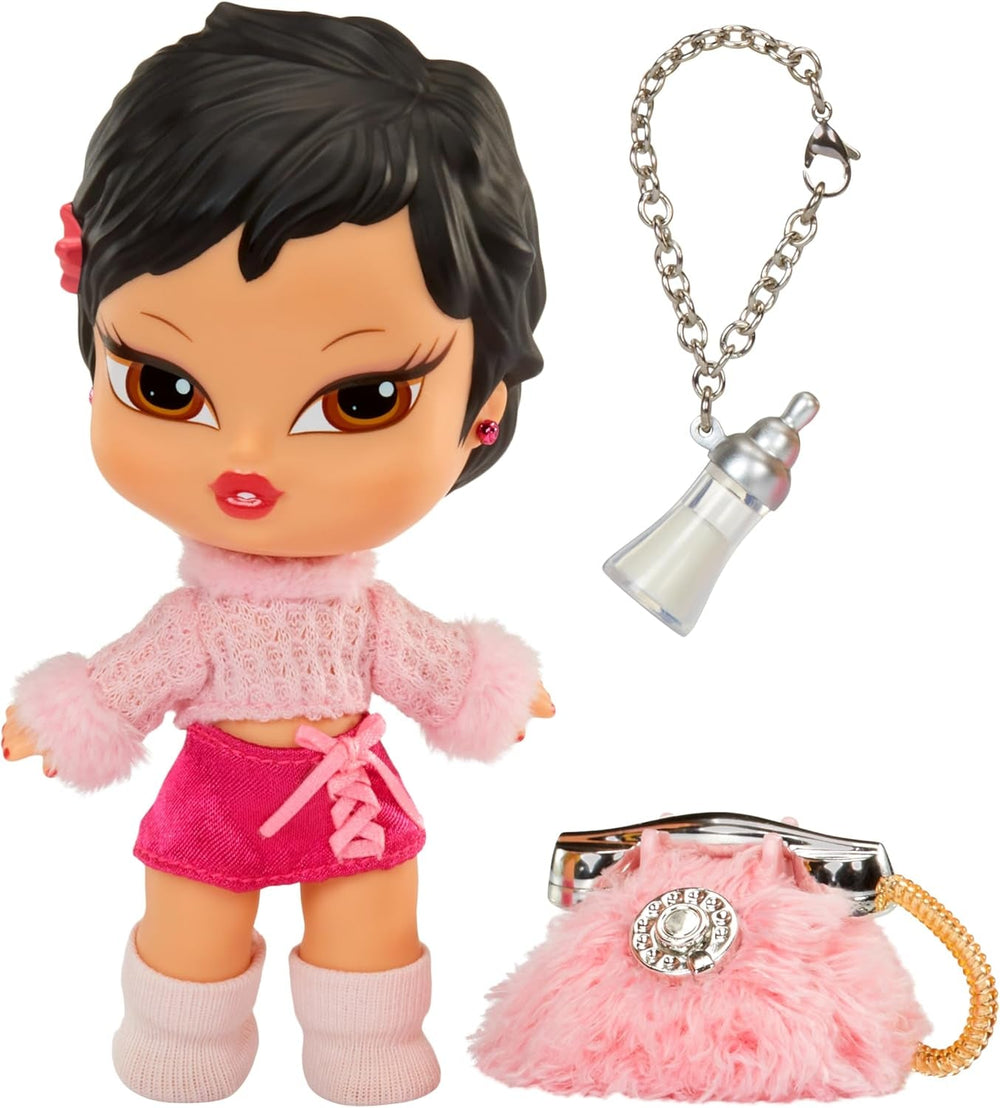 Bratz Babyz Runwayz Doll - Jade - 1 Sammel-Modepuppe mit Modischem Outfit, Niedliche Babypuppe mit einer Halskette, die Auch Als Schlüsselanhänger Dient - Kinderspielzeug - für Kids ab 6 Jahre
