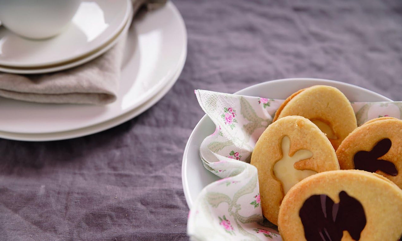 Forme de biscuiți Dr. Oetker Linzer „Ou de Paște, iepuraș și oaie”, forme de biscuiți și fursecuri din seria „Paștele Auriu” (culoare: argintiu), cantitate: 3 bucăți
