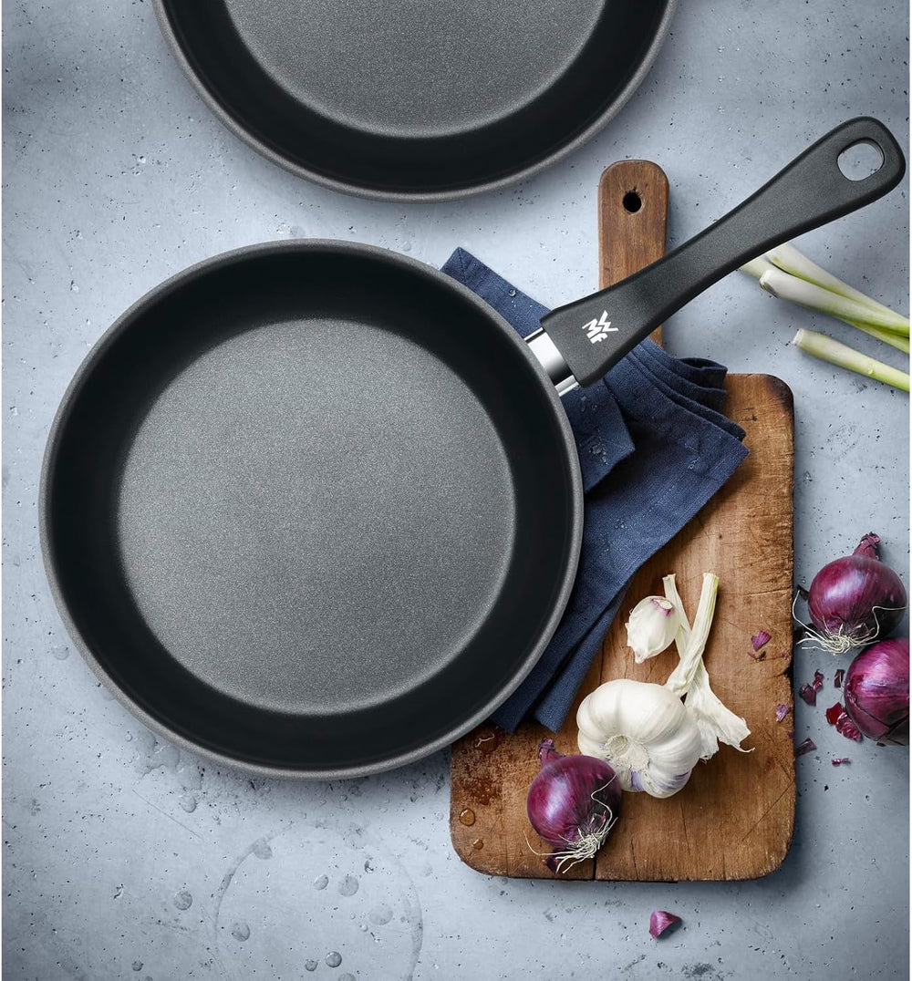 WMF Devil Pfannenset 2-Teilig, Bratpfanne 28 Cm + 24 Cm, Pfanne Induktion, Cromargan Edelstahl Beschichtet, Kunststoffgriff Naty Shop