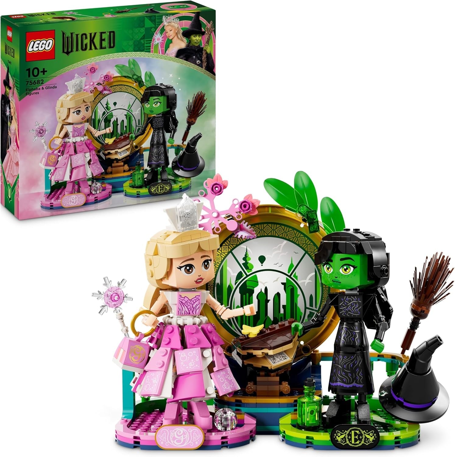 LEGO Wicked - Elphaba & Glinda Figuren - Spielzeug mit viel Zubehör, darunter EIN Besen, eine Krone, eine Handtasche und eine Fensterszene - Geschenk für Mädchen und Jungen ab 10 Jahren - 75682