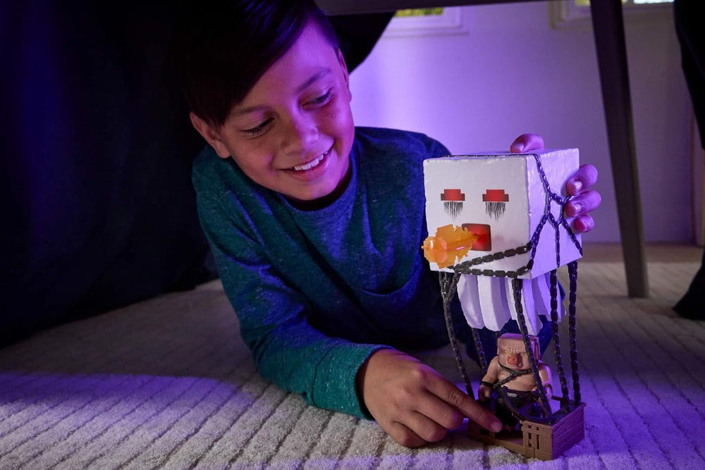 Mattel Minecraft Actionfiguren-Set, Ghast mit Feuerangriff, Lichter, Lärm, Starter und Projektil, Piglin-Krieger, inspiriert vom Film, JFB69. Actionfiguren Naty Shop