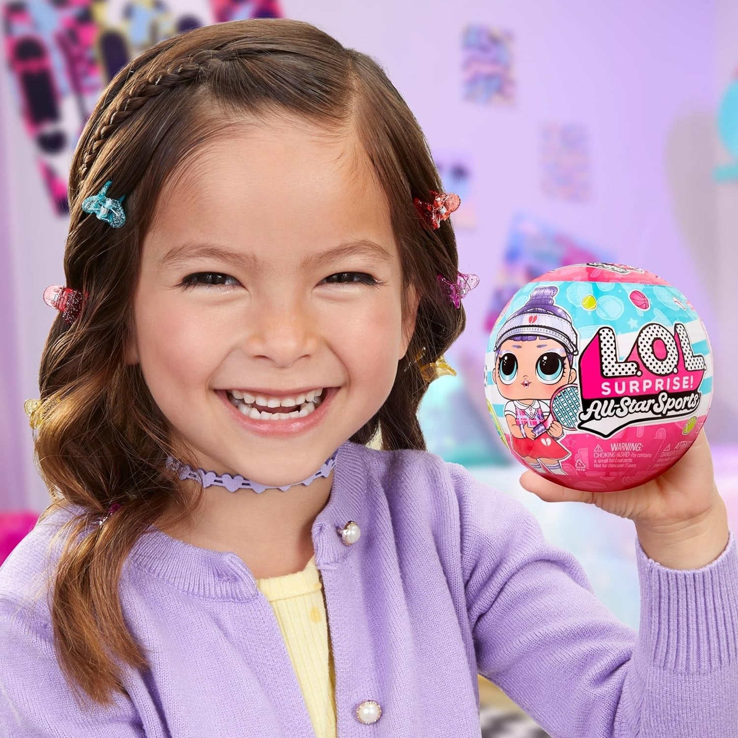 LOL Surprise! Colecția All-Star Sports Vault Tots - Include 1 păpușă, ambalaj blindat, 12 păpuși de colecție, 8 accesorii de despachetat, ideal pentru copii cu vârsta de 4 ani și peste, roz