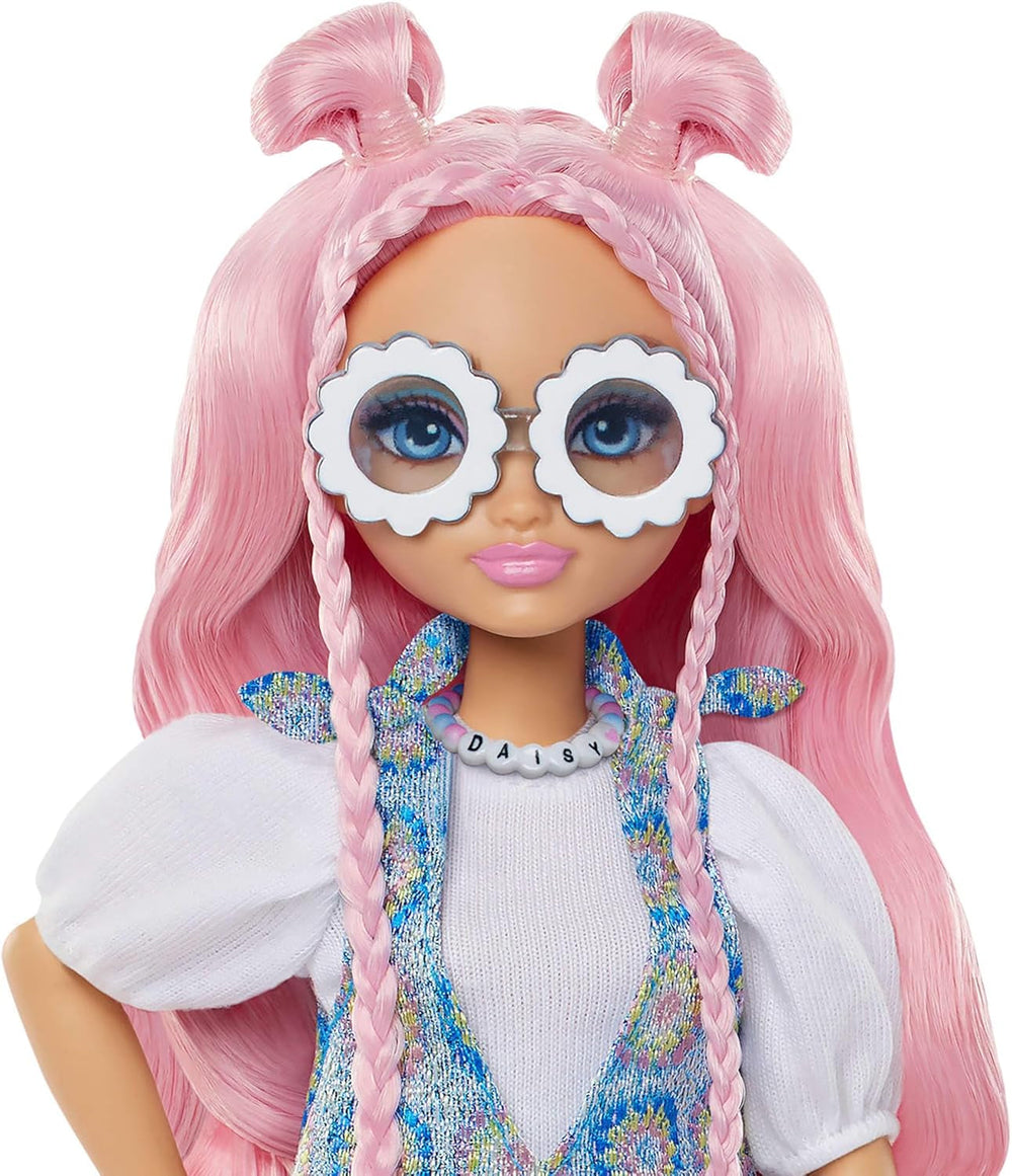 Barbie Dream Besties Puppe und Accessoires, bewegliche Daisy Jean-Modepuppe mit ausziehbaren Moden und welligem, pinkem Haar, 9 Teile zum Thema DJ und Musik, JDD74