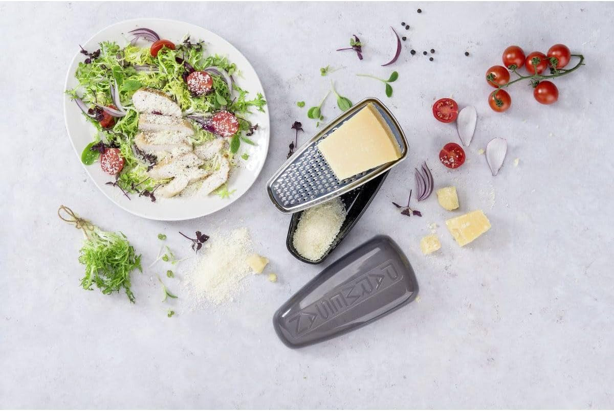 FACKELMANN Food&More 45463, Răzătoare parmezan din oțel inoxidabil cu cutie de prospețime Peeler Naty Shop