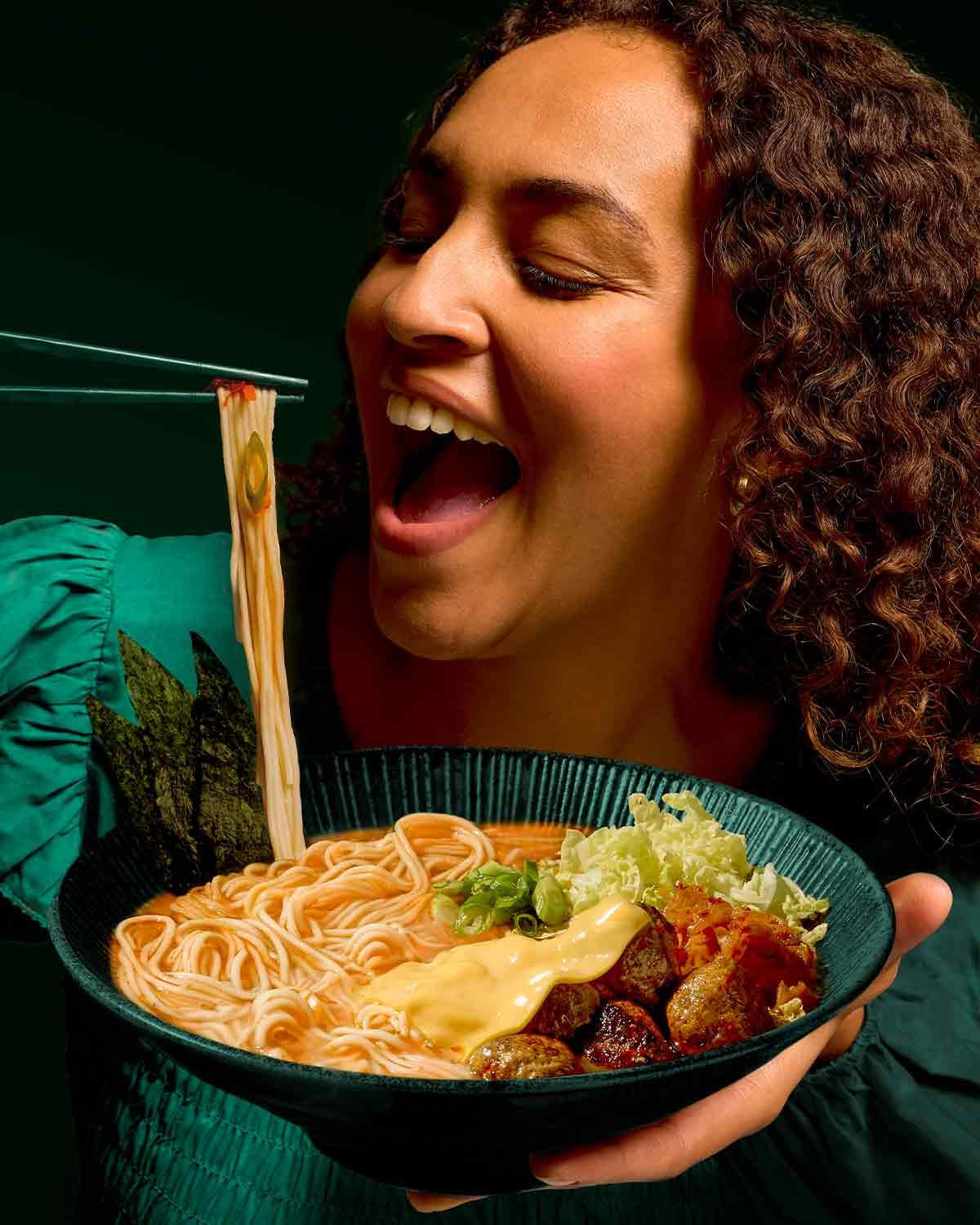 Tăiței Ramen LEE KUM KEE - ramen asiatic cu o textură delicată și fină, clasicul pentru supe ramen și mâncăruri la wok, tăiței semi-uscați, două porții per pachet, pachet multiplu de 6 x 180g