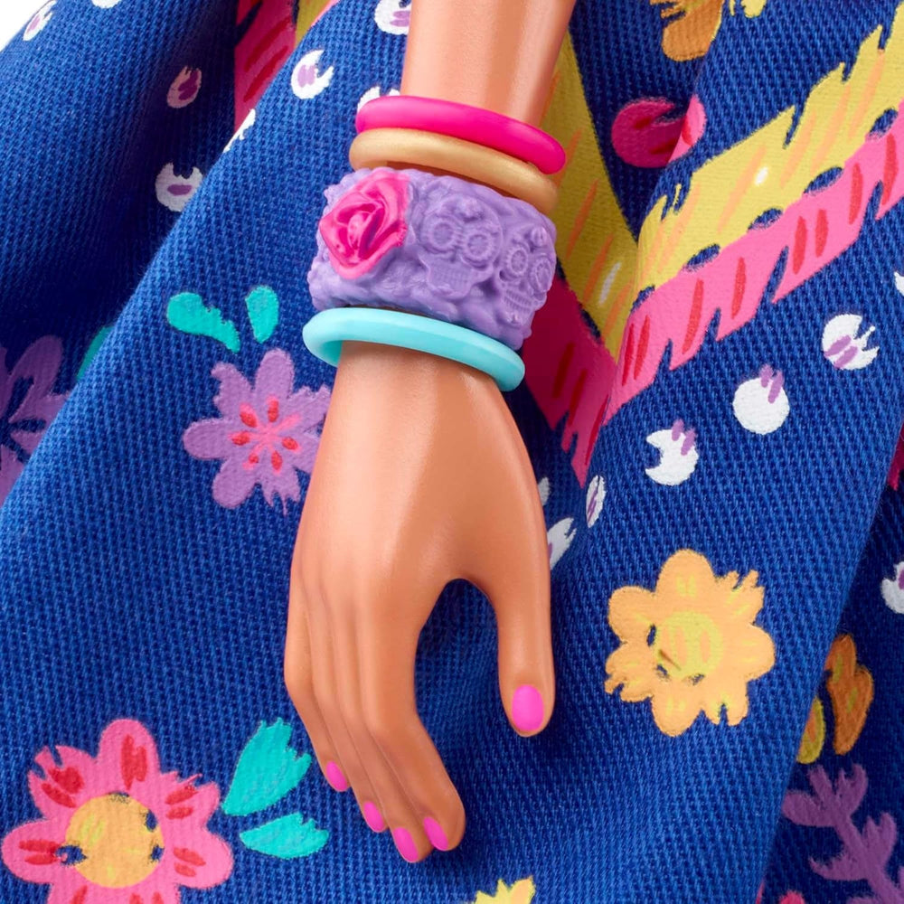 Păpușă Barbie 2022 Día De Muertos cu rochie tradițională cu volane, coroană de flori și vopsea facială Calavera, cadou pentru colecționari