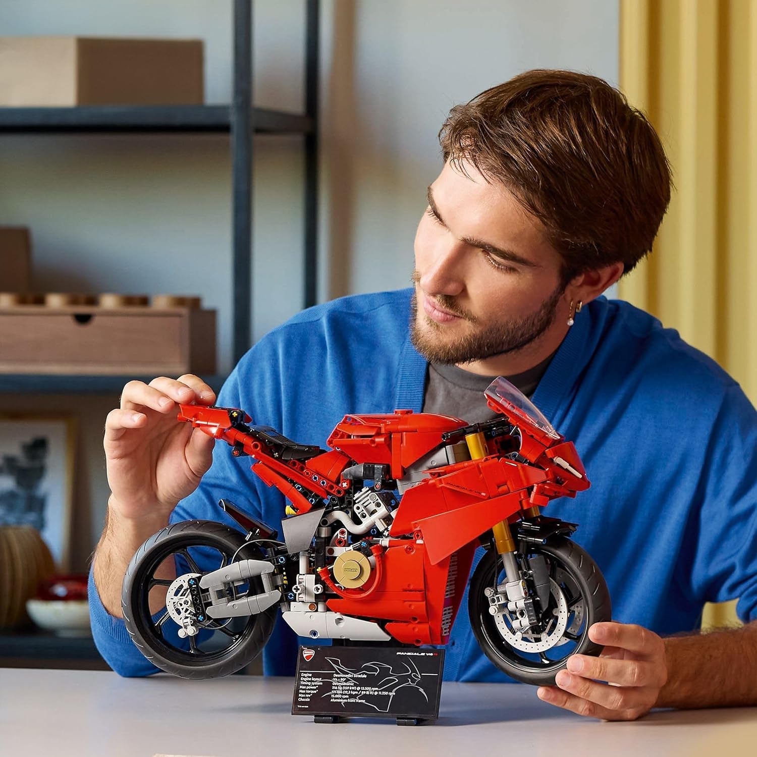 LEGO Technic Ducati Panigale V4 S Motorrad, baubares Motorradmodell, Bausets für Erwachsene, Männer und Frauen, ab 18 Jahren, Geschenkidee für Fans von Ducati und Motorrädern 42202