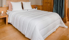 COLAS NORMAND – Umweltfreundliche Steppdecke – warm – 240 x 220 cm – Umschlag und Füllung aus recycelten Flaschen – weich, seidig und bequem – sorgfältige Herstellung. Steppdecken und Steppdecken Naty Shop