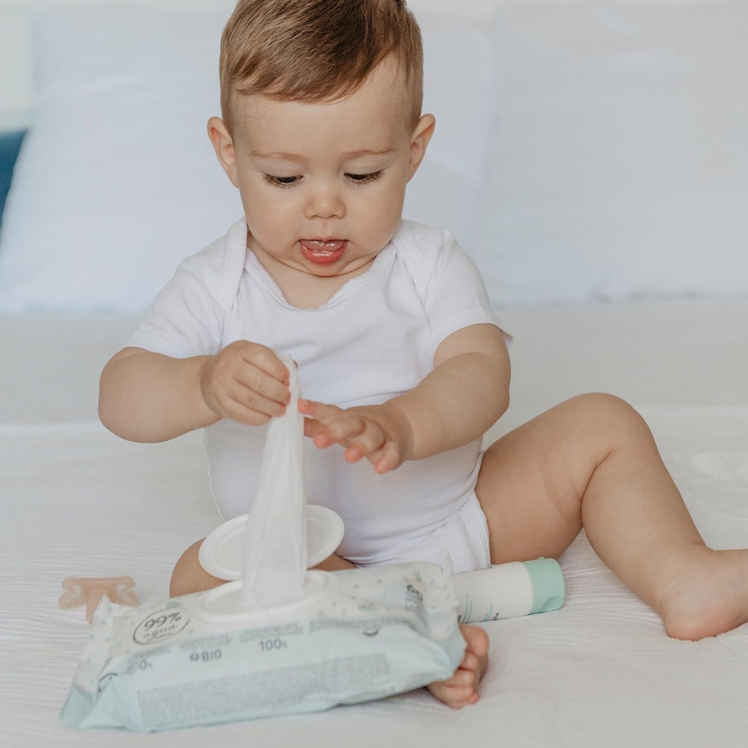 Șervețele umede Suavinex Aqua Care pentru bebeluși, 60 de unități, șervețele demachiante 99% apă, fibre de origine vegetală, cu aloe vera, fără parfum și alcool, testate dermatologic, potrivite pentru pielea sensibilă