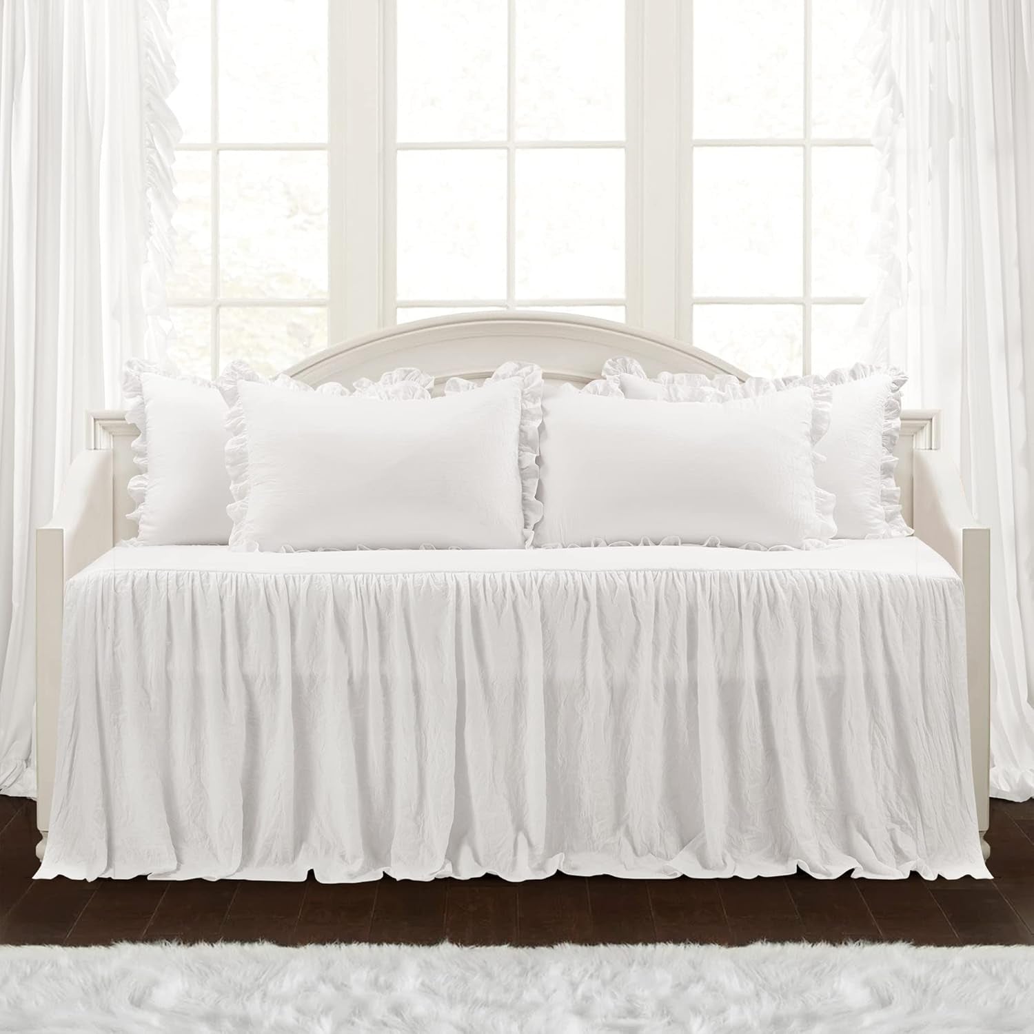 Set de cuvertură de pat Lush Decor cu fustă Ruffle, 3 piese, set de lenjerie de pat Farmhouse de lux, elegant, fermecător detaliu Ruffle, stil atemporal și design clasic, moale și ușor, dimensiune King, Paturi si Cuverturi Lush Decor Alb (pat de zi twin)