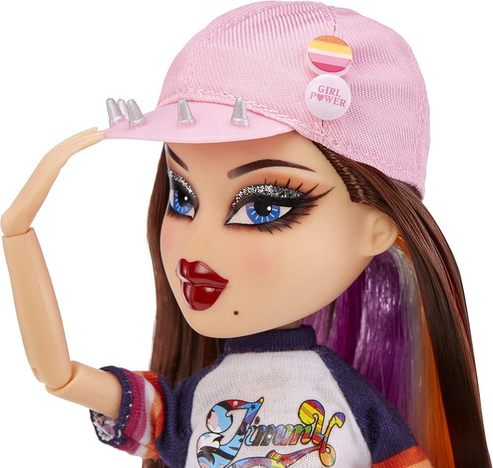 Bratz Pride Month Special Edition Designer Puppen by JimmyPaul - ROXXI & NEVRA - 2 Modepuppen, Outfits, Poster, Accessoires, Puppenständer & mehr - Voll beweglich - Zum Sammeln für Kinder ab 3 Jahren