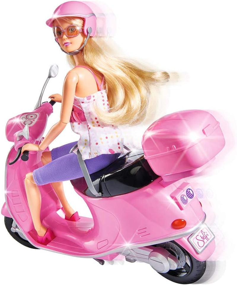 Simba 105730282 - Steffi Love Chic City Scooter, Steffi mit pinkfarbenem Roller, mit Helm und Helmfach, Ankleidepuppe, 29cm, für Kinder ab 3 Jahren