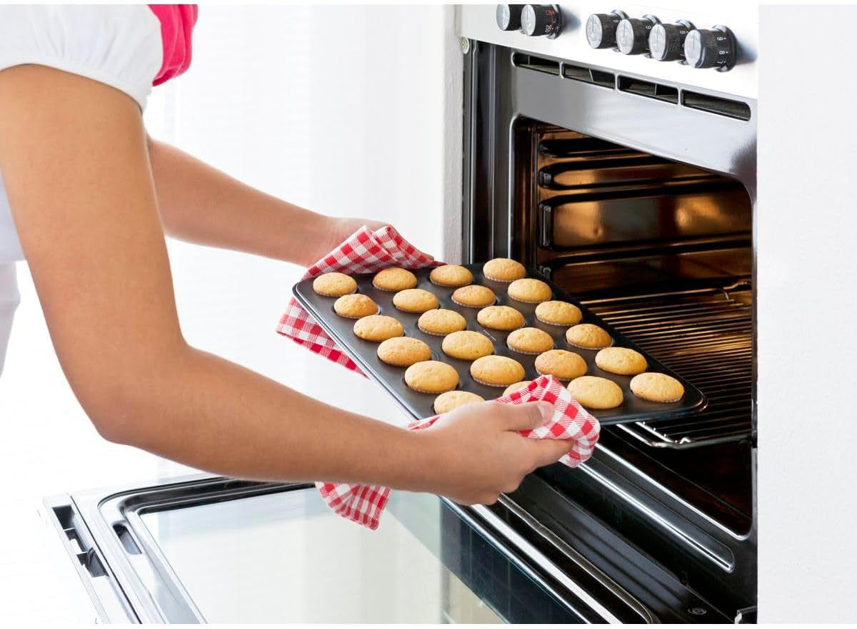 Zenker 6541 Black Metallic 24Er Mini-Muffinform – Antihaftbeschichtet Für Perfekte Mini-Muffins, Ø 4,5 Cm, Made in Germany Matrite si tavi pentru copt Naty Shop