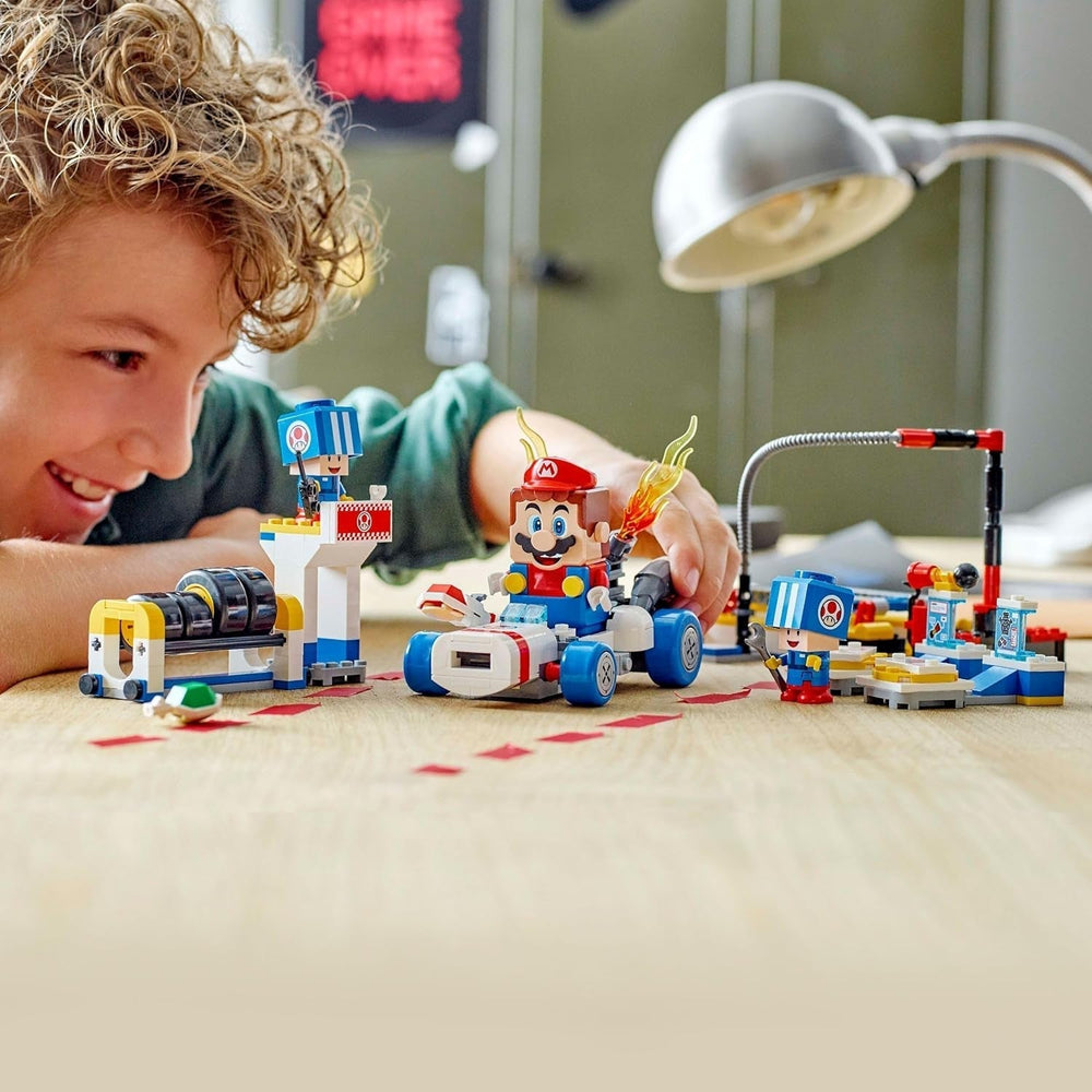 LEGO Super Mario: Mario Kart – Toad's Workshop, Nintendo-Charakter, anpassbares Spielzeug, Abenteuerset, Geschenk für Jungen, Mädchen und Gamer ab 8 Jahren 72035 Bausätze Besuchen Sie den LEGO-Store
