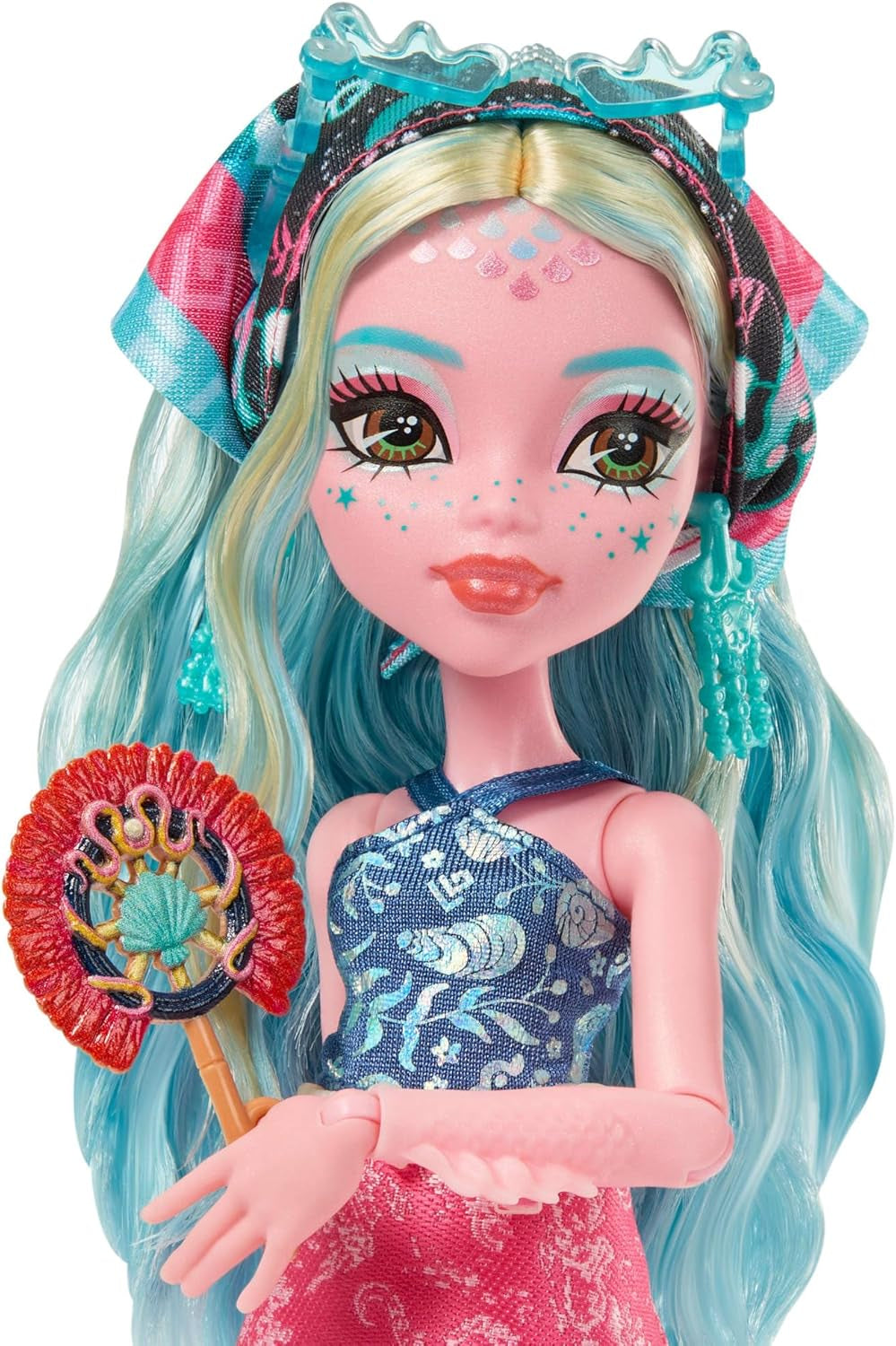 Monster High Skulltimate Secrets Lagoona Blue Puppe und Zubehörset, Destination: Gore-geous Oasis mit Koffer und über 19 Zubehörteilen wie Kleidung, JDR51