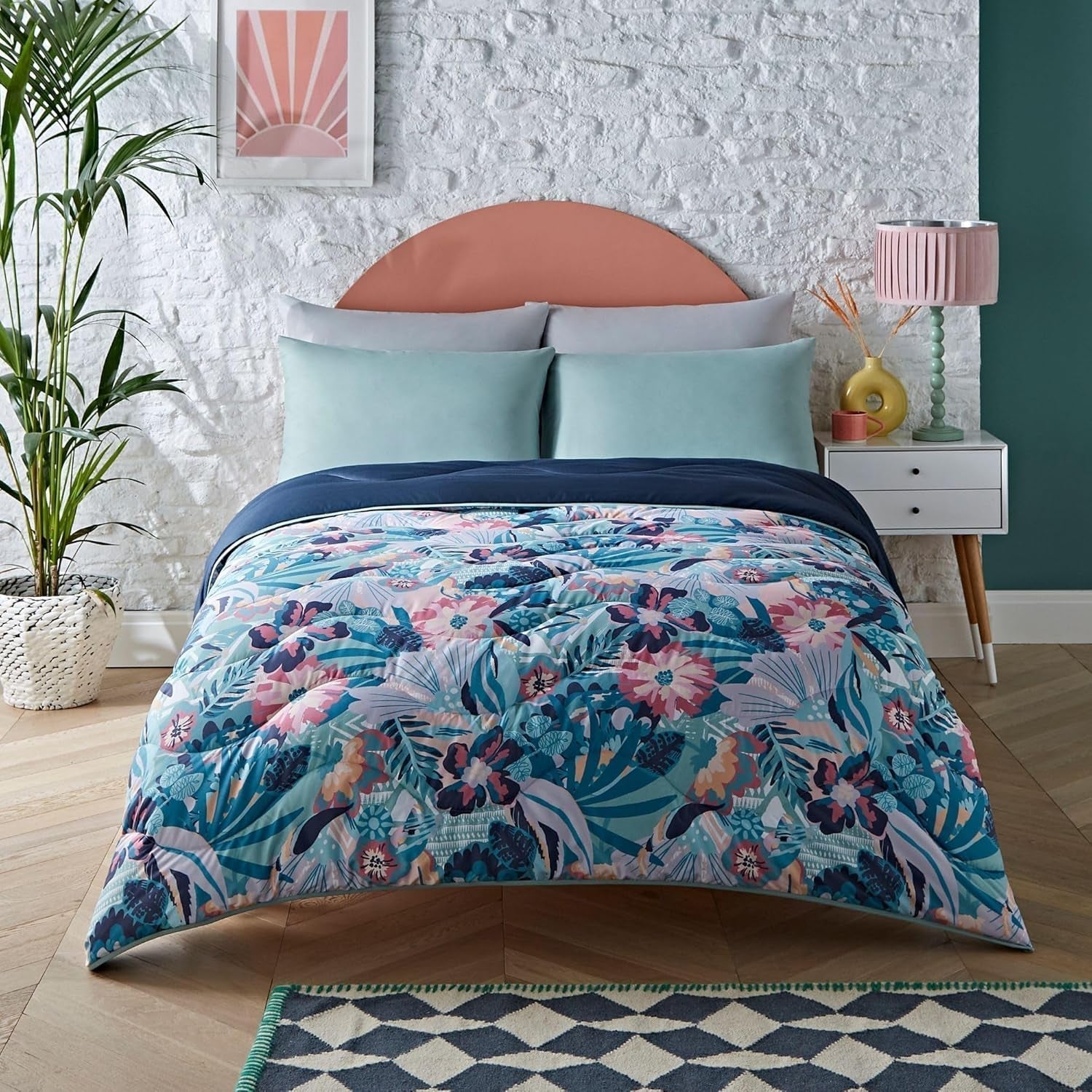 Night Lark Coverless Duvet Super King 6 Tog Spring Summer - Abstract Waves. Cuvertură super moale, confortabilă și ușoară. Se spală la mașină și se usucă rapid, toate într-un set de fețe de pernă reversibile Plapumi si pilote Naty Shop Palmieri în culori pastelate Pat de o persoană