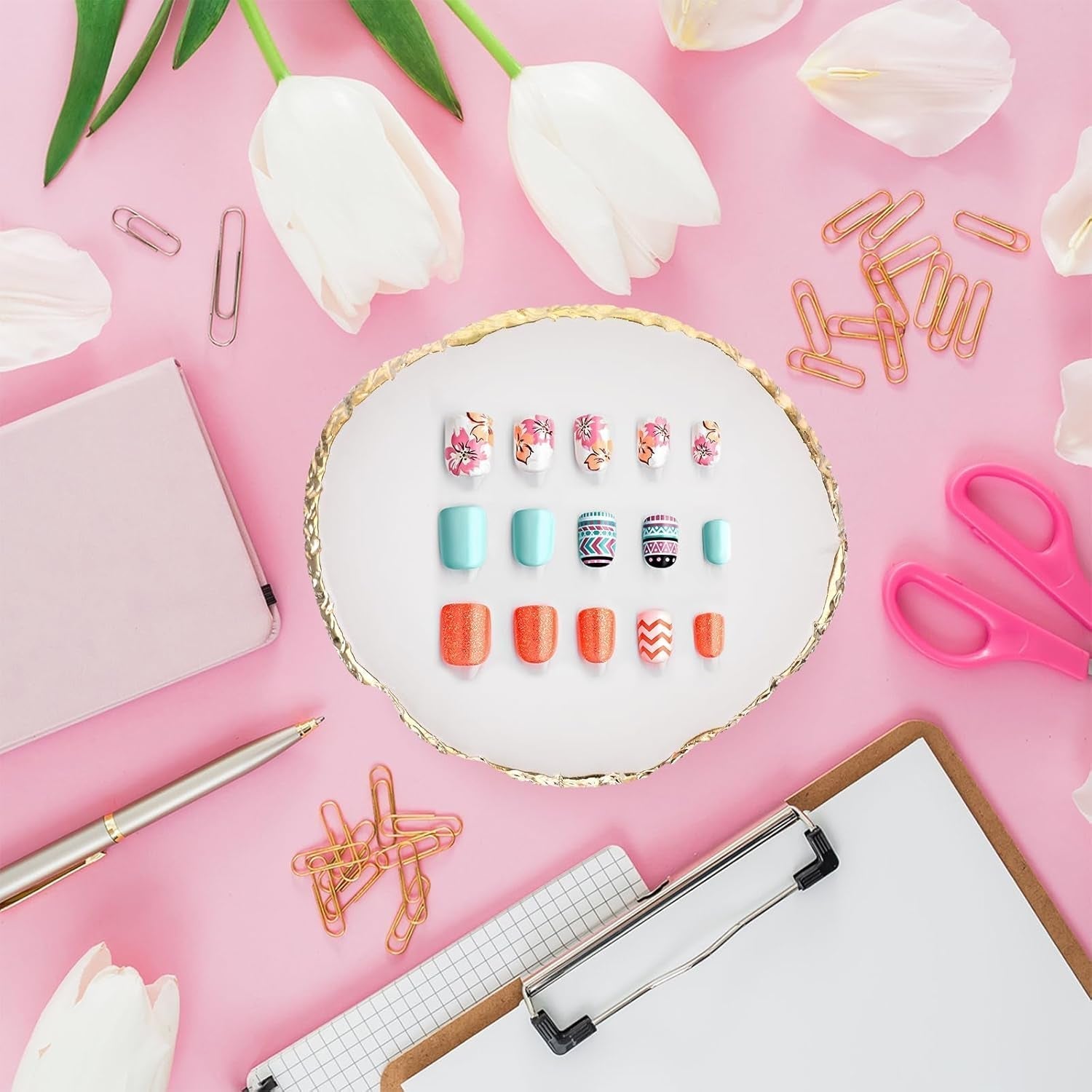 Maniküre Gemalt Palette Nail Art Palette Kunstharz Nagelkunst Nail Art Make up Paletten Nagelmalerei Display Fach Kosmetik Mischwerkzeuge (Weiß)