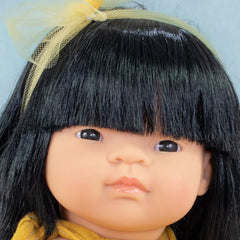 Păpușă Miniland, 38 cm, fată asiatică. Fabricată în Spania. Corectă din punct de vedere anatomic. Colecția My Friend & Me
