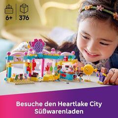 LEGO Friends Heartlake City Süßwarenladen - Kinder Spielset zum Bauen mit 3 Minifiguren, Einer Katzenfigur, Spielzeug Lebensmittel und Zubehör - Geschenk für Mädchen und Jungen ab 6 Jahren - 42649