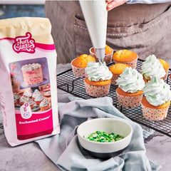Funcakes Mix Für Enchanted Cream®: Einfach Zu Berübenende, Sehr Leichte Und Flauschige Schneeweiße Creme, Perfekt Zum Füllen Und Abdecken Von Kuchen Oder Als Belag Für Cupcakes, Halal., 900 G Mix zum Backen und Kochen Naty Shop