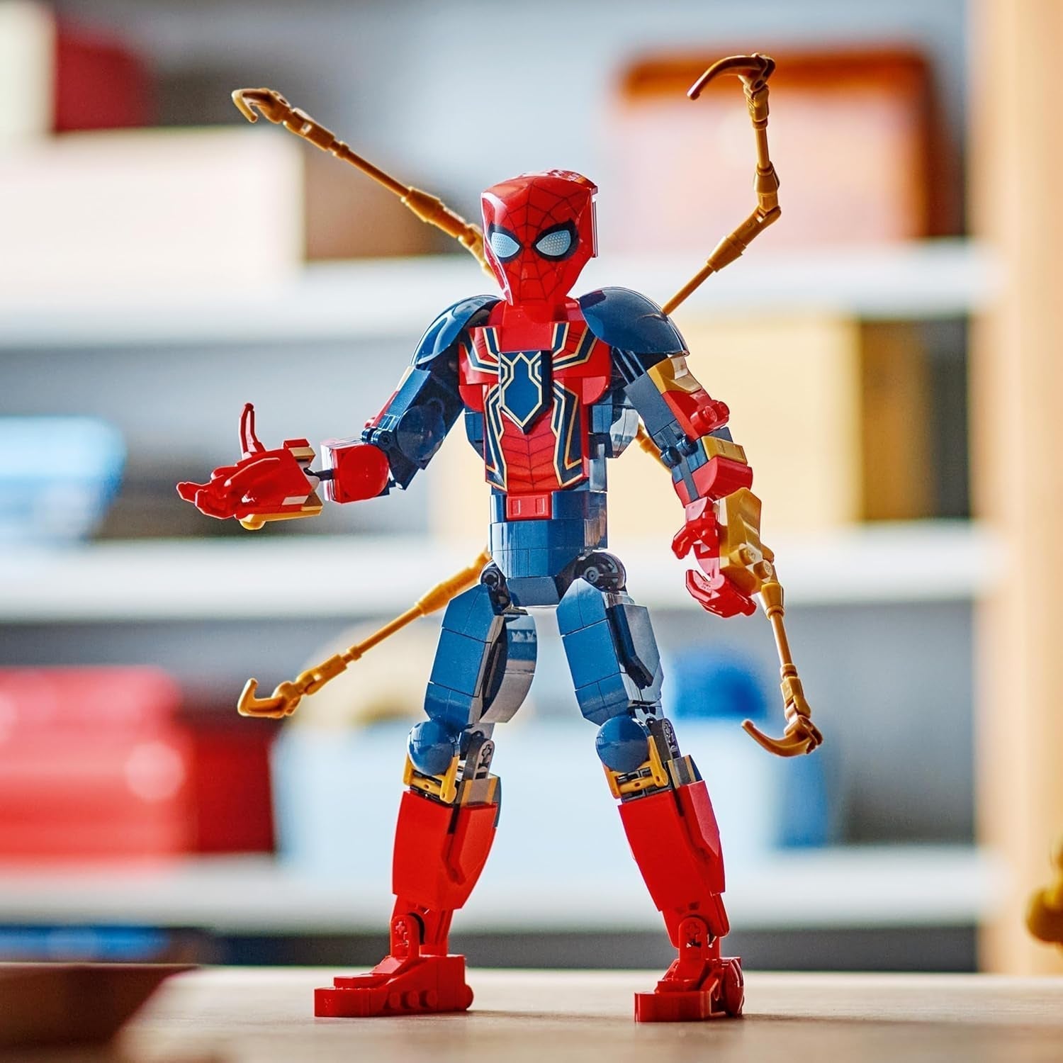 Figurină de construcție LEGO Marvel Iron Spider-Man, jucărie de acțiune cu supereroi pentru copii cu vârsta peste 8 ani, băieți și fete, set cu armură, model construibil, idee de cadou Avengers pentru fanii filmelor Marvel 76298 Seturi de constructie Besuche den LEGO-Store