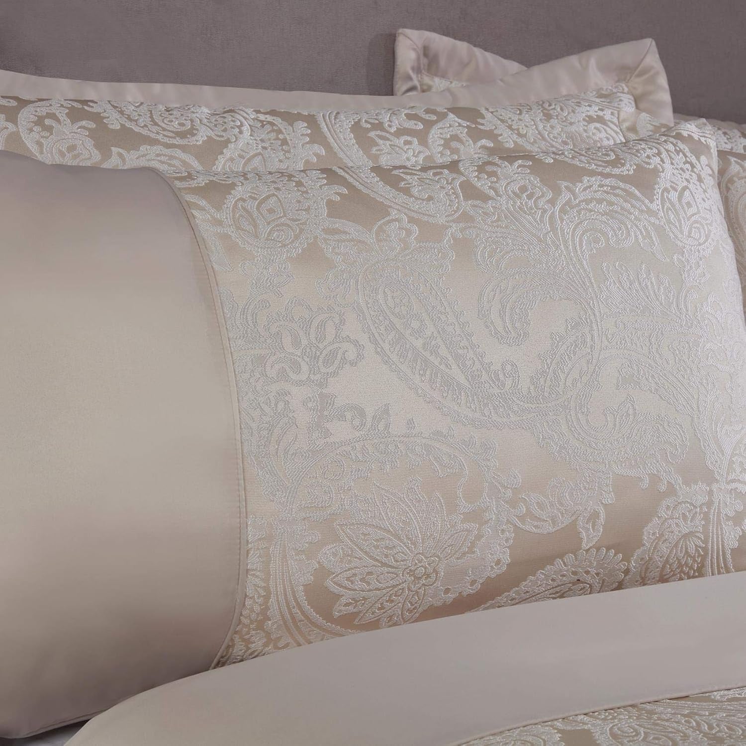 Plapumă Duchess pentru pat king-size, 100% poliester, de culoare crem Paturi si Cuverturi Emma Barclay