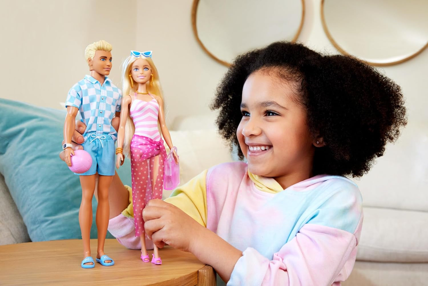 Barbie Ken - Blonde Puppe mit blauem Hemd und Badehose, Strand-Accessoires und Wasserball für kreatives Spielen, für Kinder ab 3 Jahren, HPL74