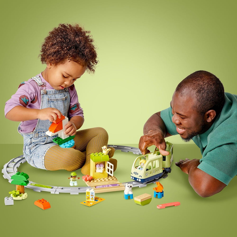 LEGO DUPLO Interaktive Abenteuer-Eisenbahn - Lernspielzeug für Kleinkinder ab 2 Jahren – 14 Gleisstücke, Aktionssteine mit Geräuschen und 4 Spielfiguren – Geschenkidee für Jungen & Mädchen - 10427