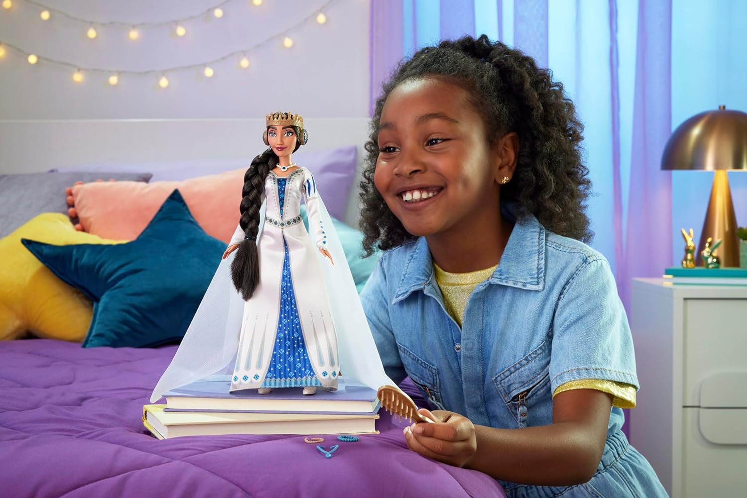 Mattel Disney Wish Königin Amaya von Rosas Modepuppe, bewegliche Puppe und Accessoires, HRC11