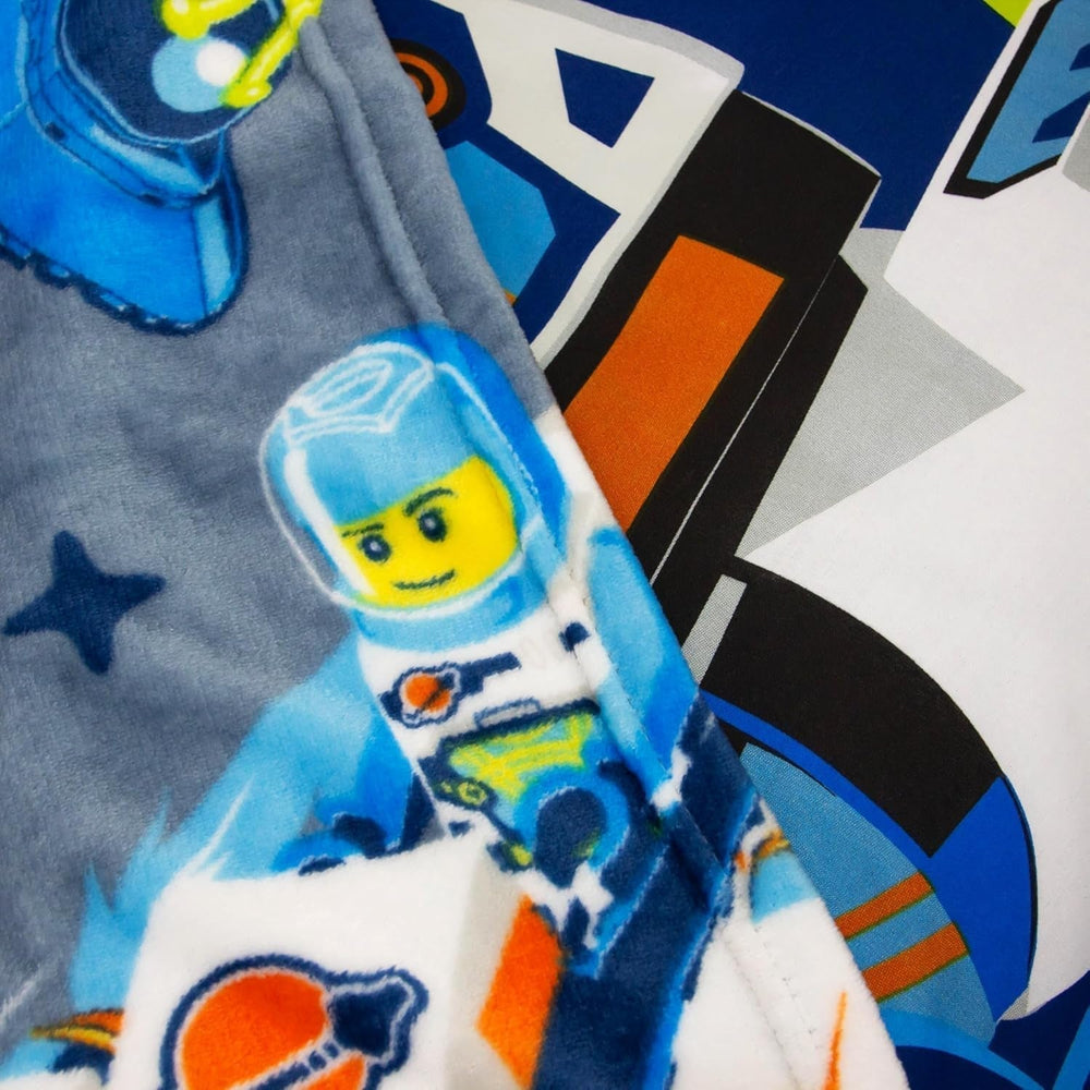 Character World Official Lego® City Fleece Blanket, Super Soft, Warm Blue Throw, Cityspace Design, Perfect pentru dormitoare, camping și dormit, 100 X 150 Cm Paturi si Cuverturi Besuche den Character World-Store