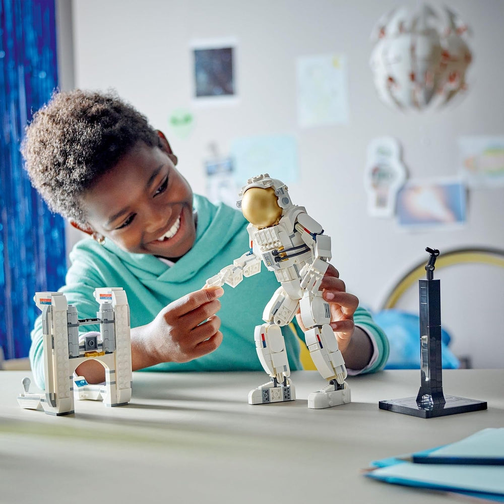 LEGO Creator 3in1 Astronaut im Weltraum Spielzeug, Modellbausatz mit Hund und Raumschiff für Kinder, Kinderzimmer-Deko, kreatives Geschenk für Jungs und Mädchen ab 9 Jahren 31152