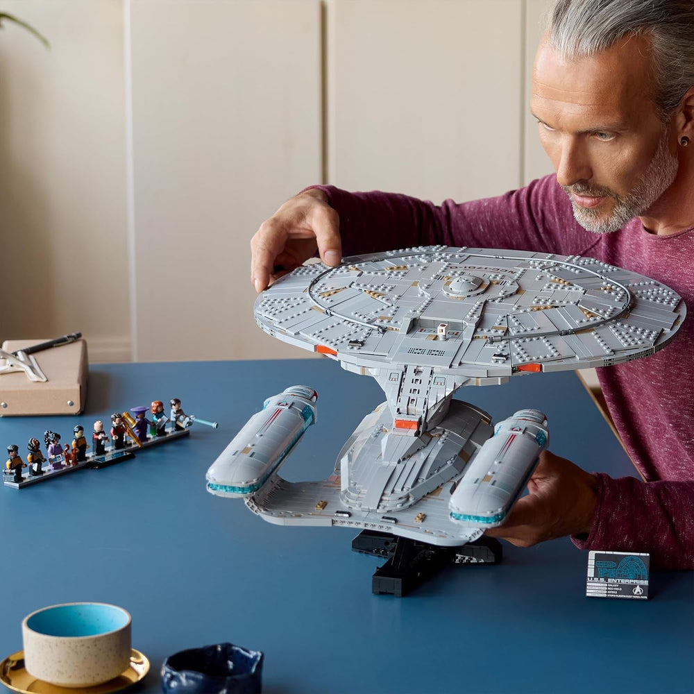 LEGO Icons Star Trek: U.S.S. Enterprise NCC-1701-D - Bauset für Erwachsene - 2 Shuttlepods, Trennfunktion & 9 Minifiguren mit Jean-Luc Picard & William Riker - Geschenk für Männer und Frauen - 10356