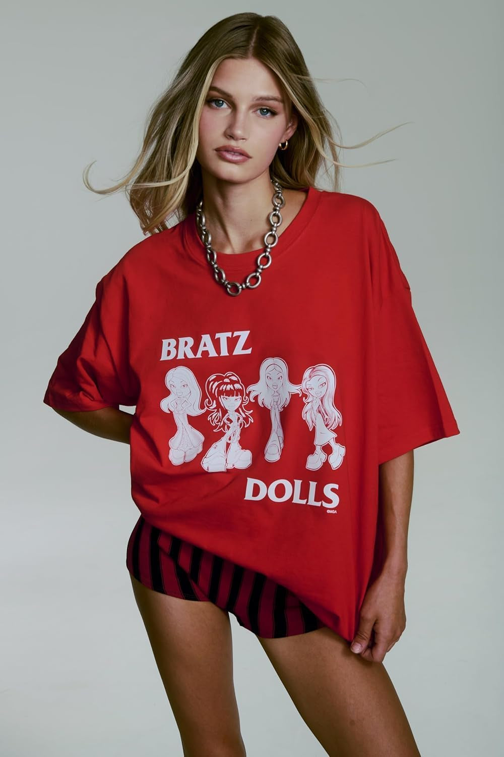 Bratz Stylin' Jade - Modepuppe mit T-Shirt um Gestalten für Dich, Inklusive Accessoires, Niedliches Spielzeug für Mädchen